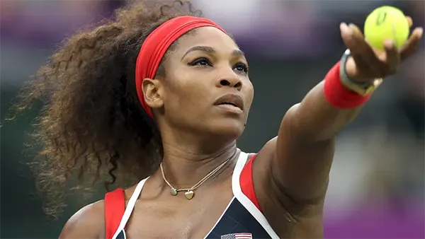 Serena Williams beim Tennis spielen